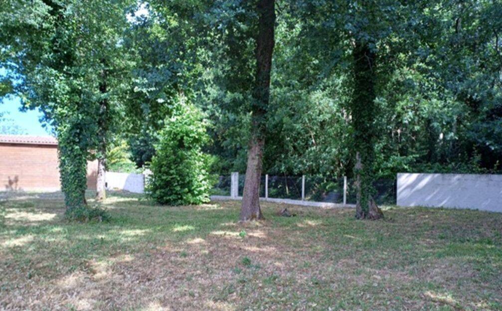 Terrain à SAINT-SULPICE-DE-ROYAN
