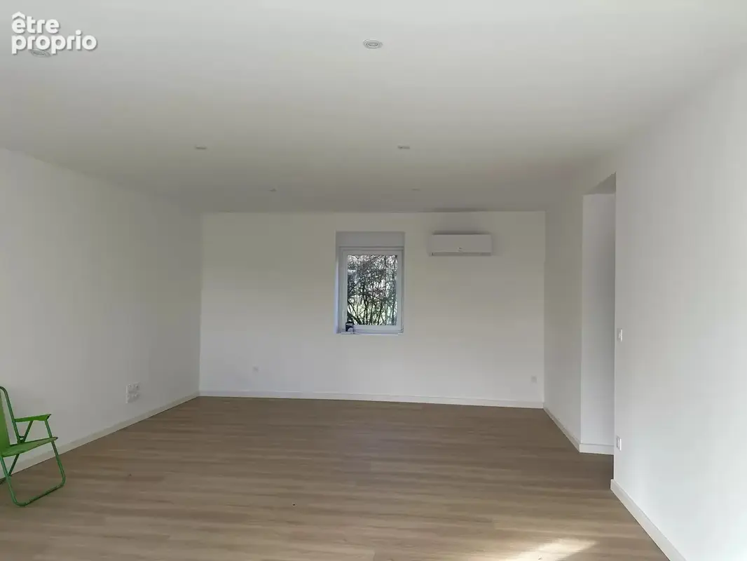 Maison de plain-pied avec grand jardin et piscine - photo 5