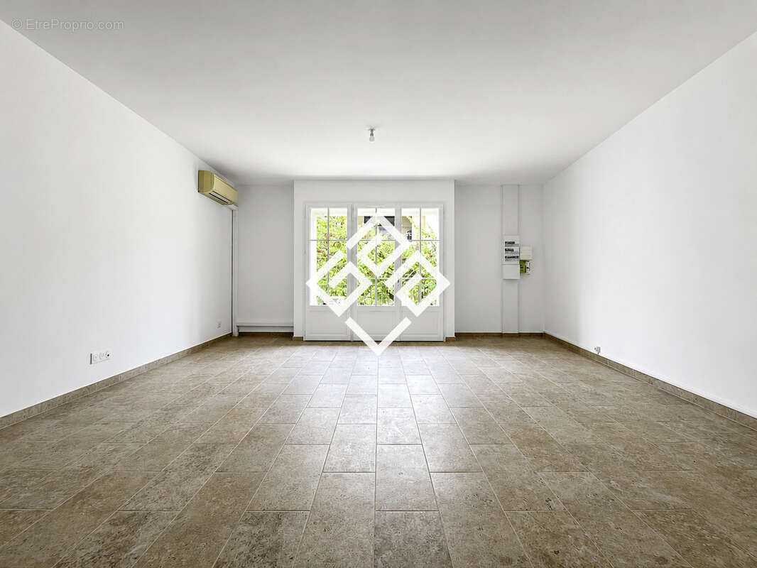 Maison de caractère rénovée avec local indépendant à Leucate - photo 3