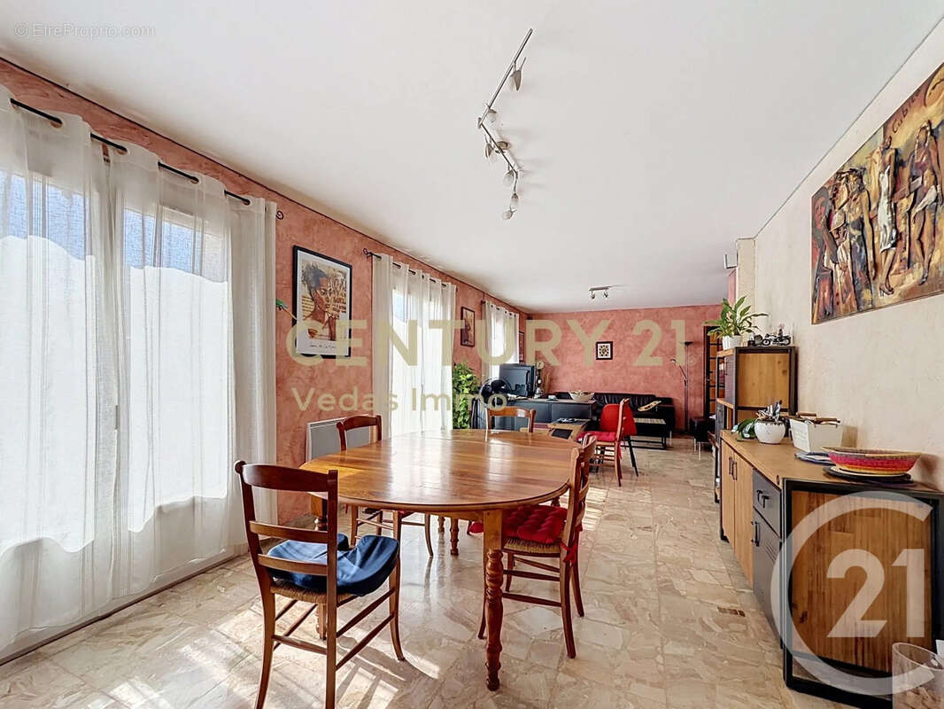 Maison 176 m² à Laverune  - photo 3