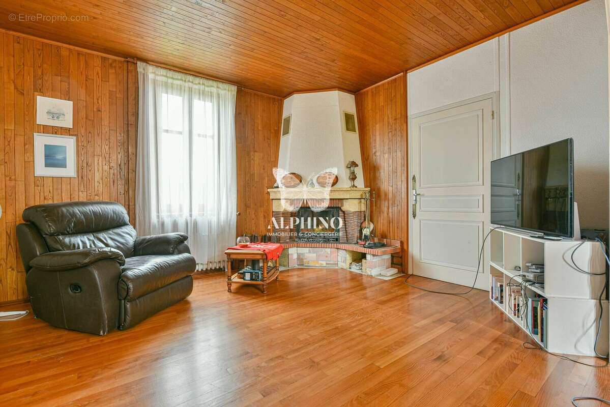 Maison à SAINT-JUNIEN