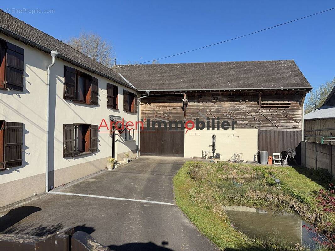 Maison à JUSTINE-HERBIGNY