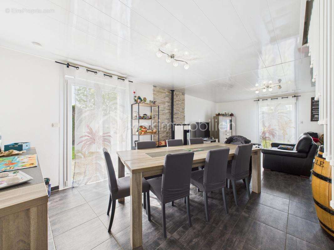 Maison à MEZIERES-SUR-COUESNON