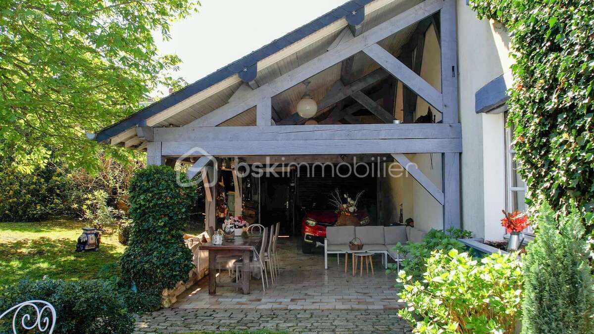 Joyau résidentiel à Fourchambault : Propriété familiale avec charme intemporel et élégance rustique de l’aménagement - photo 6