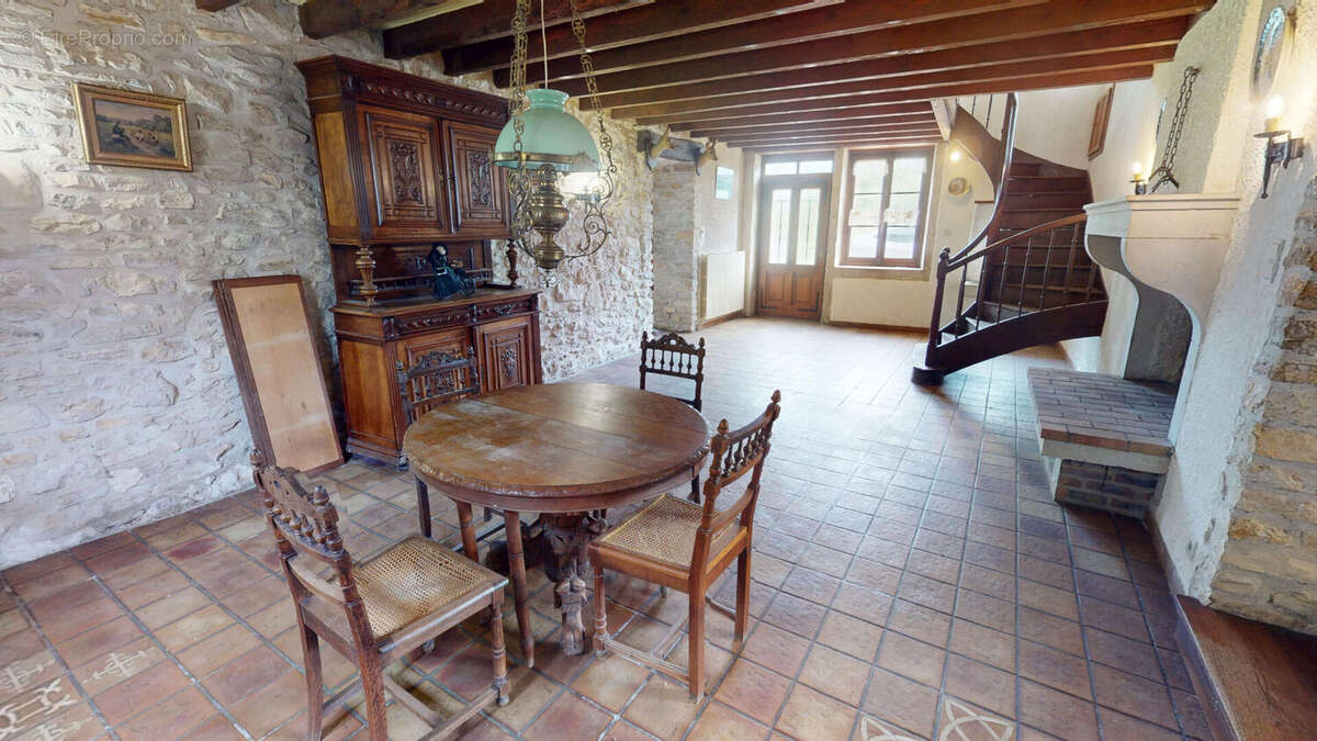 Maison à NEUVILLE-SUR-AIN
