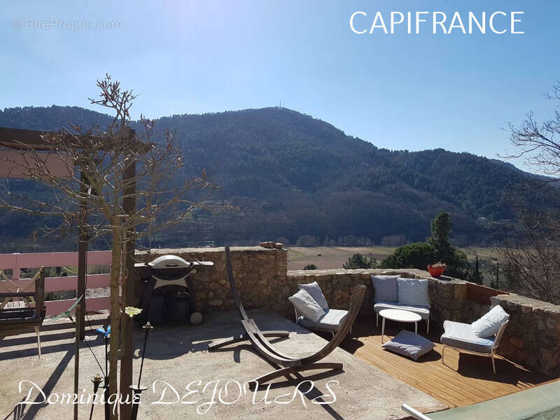 Très Belle Maison en pierres dominant la Vallée de l'Eyrieux avec une vue splendide. 3 chambres, un grand séjour et une piscine - photo 2