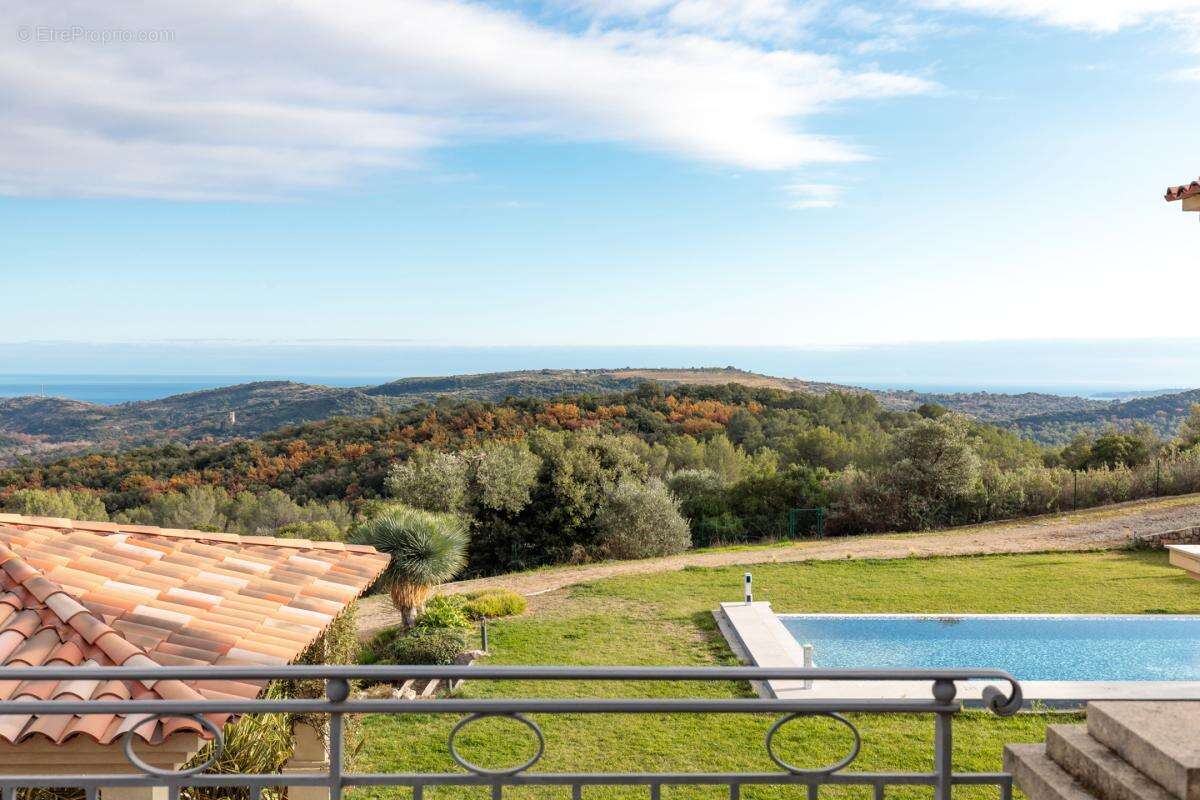 Maison à ROQUEFORT-LES-PINS