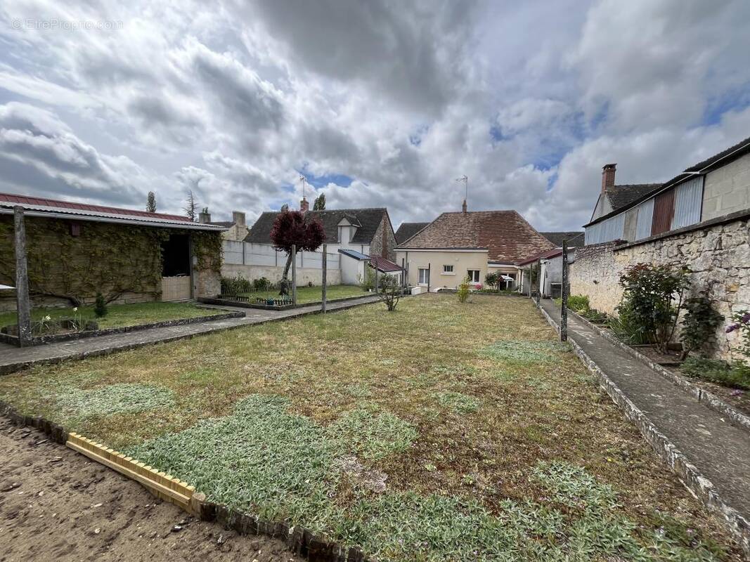Maison 84 m² à Le Breil-Sur-Merize  - photo 1