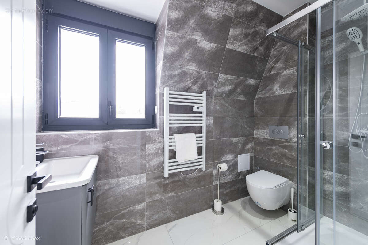 Appartement à PARAY-VIEILLE-POSTE