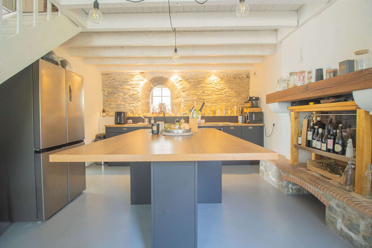 Maison à BECON-LES-GRANITS