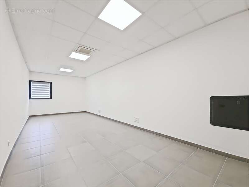 Sarrola-carcopino – baleone centre – pépinière de bureaux d'environ 342 m² - photo 10