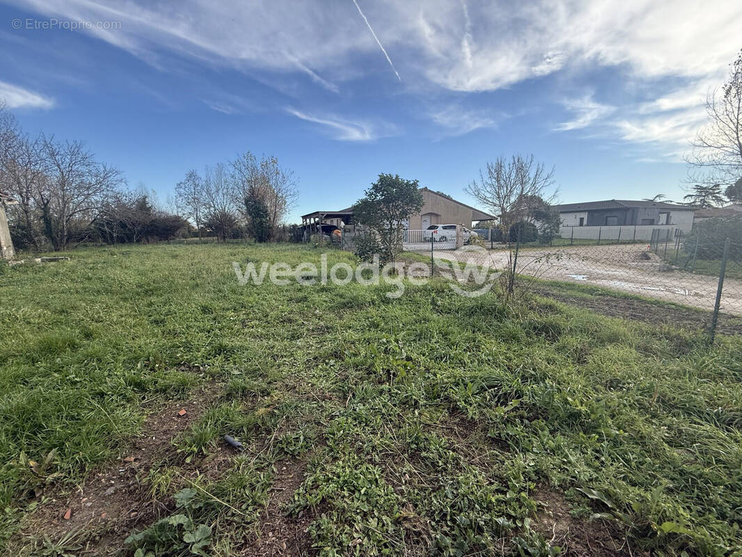 Terrain à MONDONVILLE