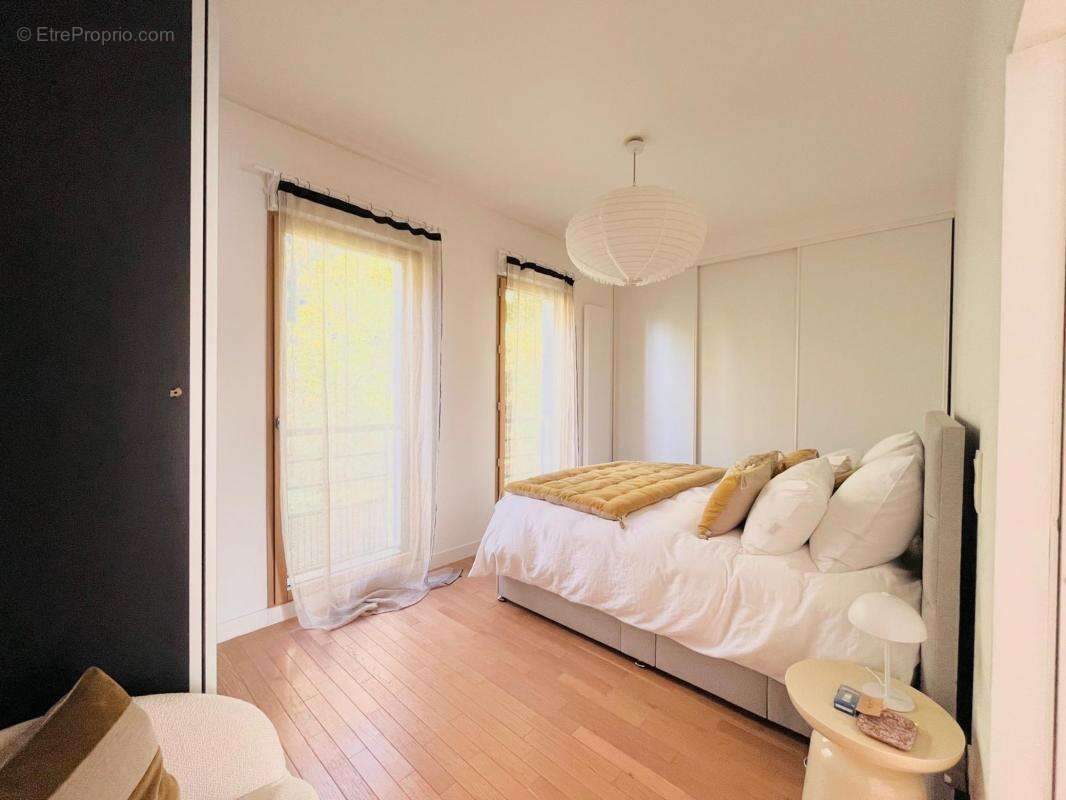 Appartement à MARNES-LA-COQUETTE