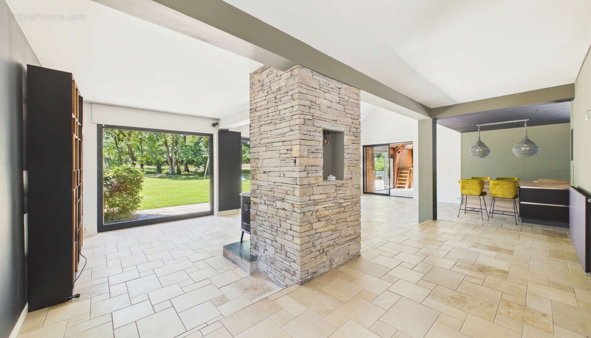 VILLA T5 + terrain 6365 m² + piscine int et ext - photo 9