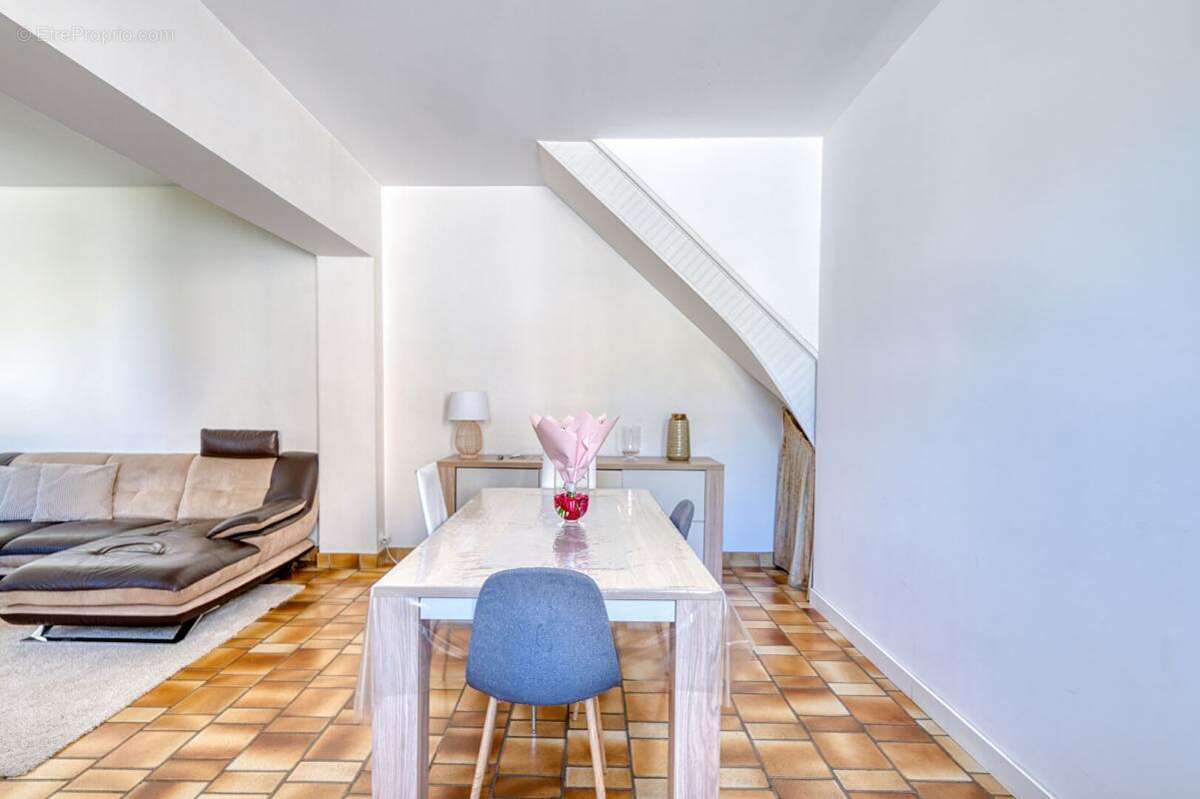 Maison à DECINES-CHARPIEU