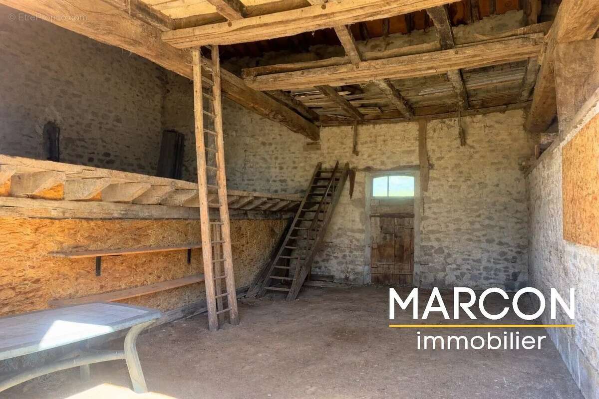 Maison à CHAMPSANGLARD