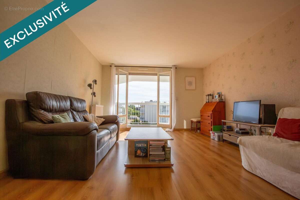 Appartement 72 m² à Le Mesnil-Saint-Denis  - photo 3