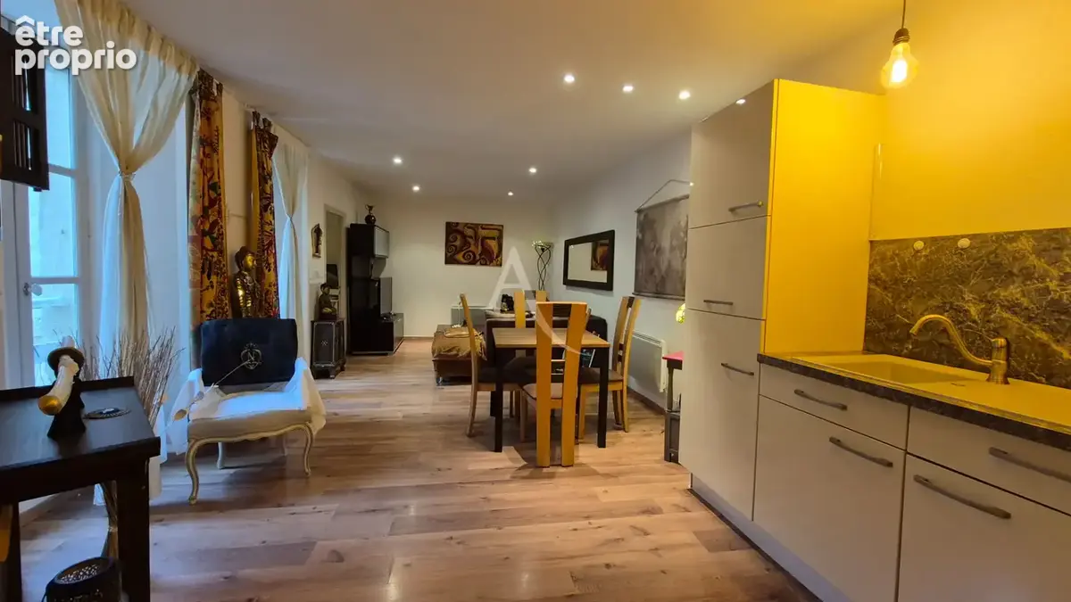 Saintes - Quartier Saint-Pierre - Appartement 2 pièces 48 m² - photo 3