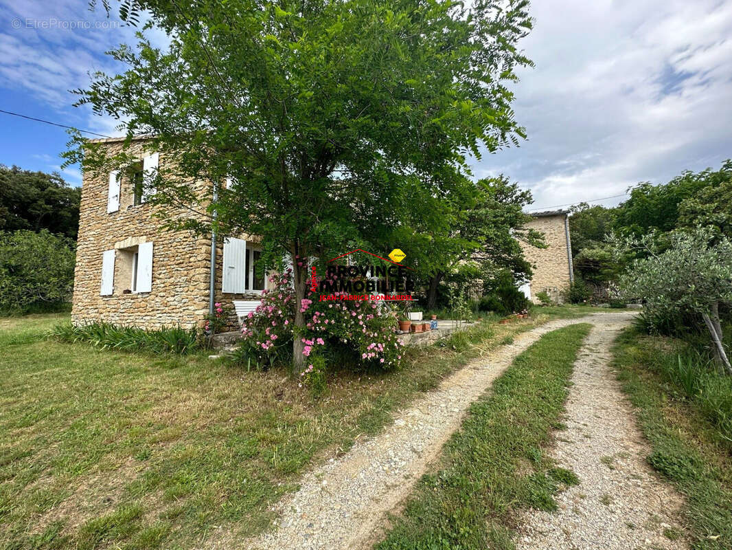 Maison 336 m² à Grignan  - photo 7