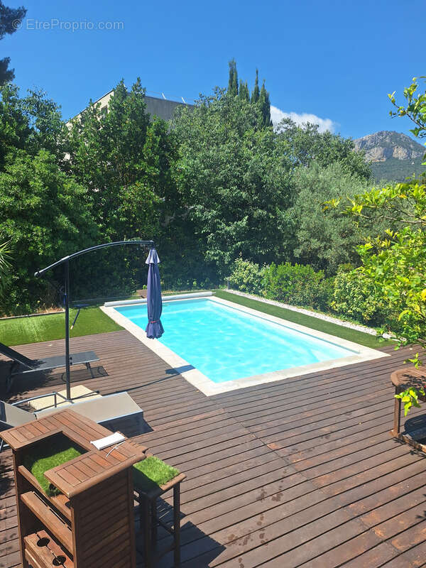 Maison 5 pièces avec piscine, double garage - photo 11