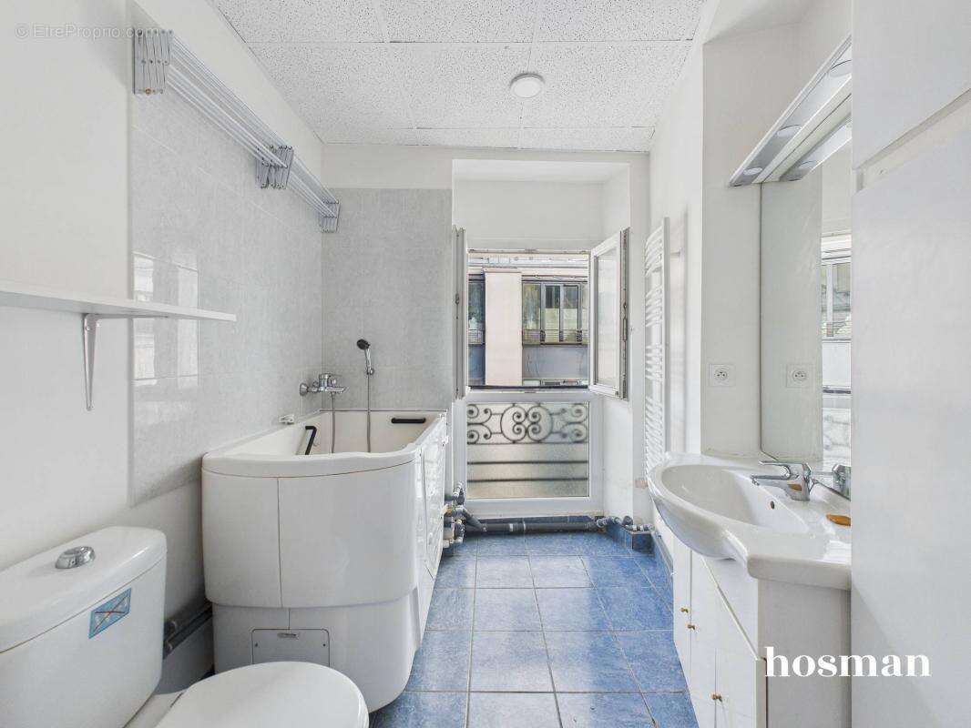 A réagencer ! 2/3 pièces de 46m² - Calme et copropriété rénovée - Métro Anvers - Rue Seveste - photo 12