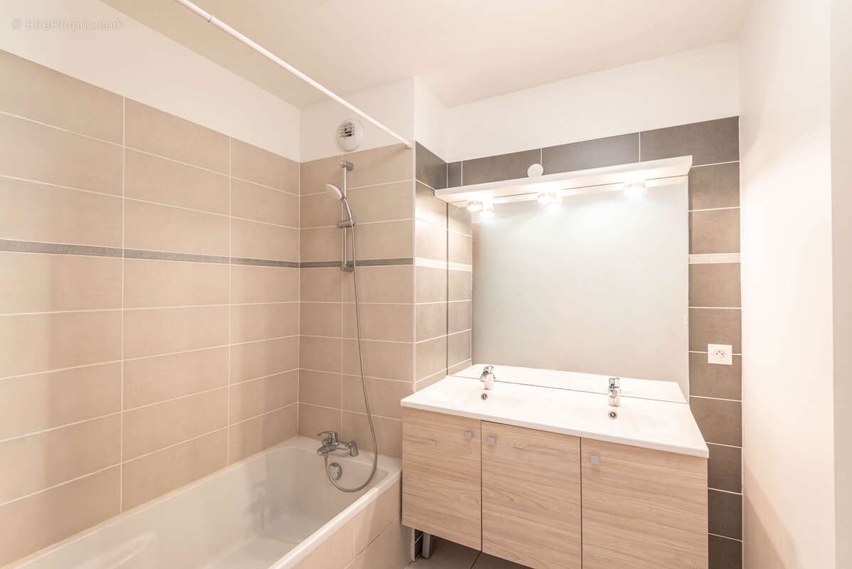 Appartement à AMBILLY