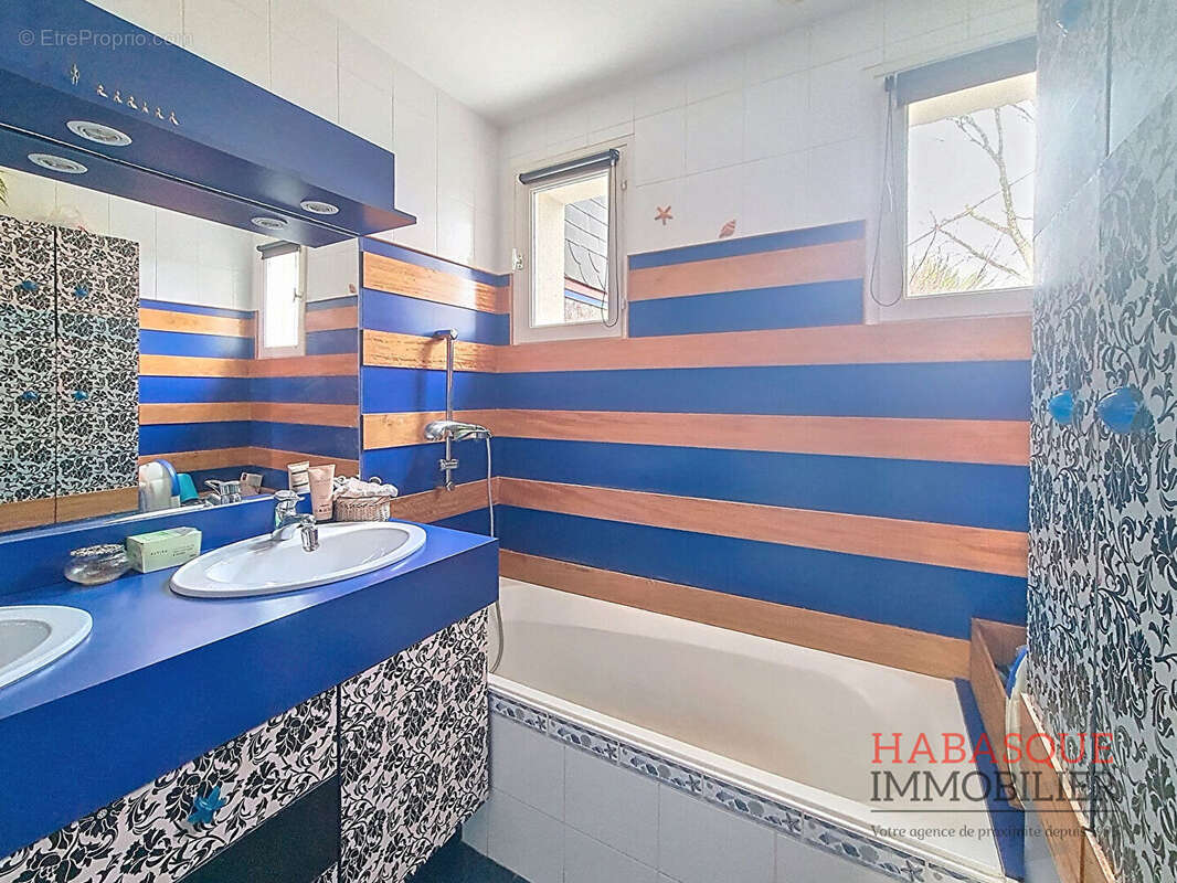 Maison spacieuse à vendre à Guimiliau - photo 10