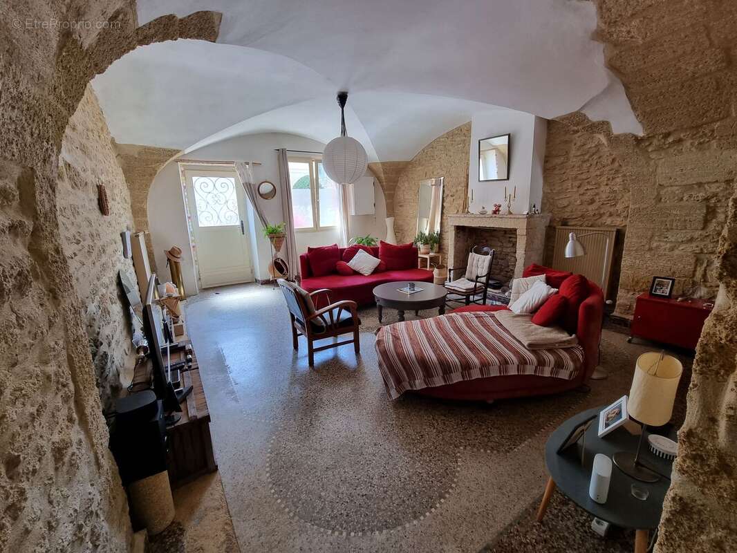 Maison à REMOULINS