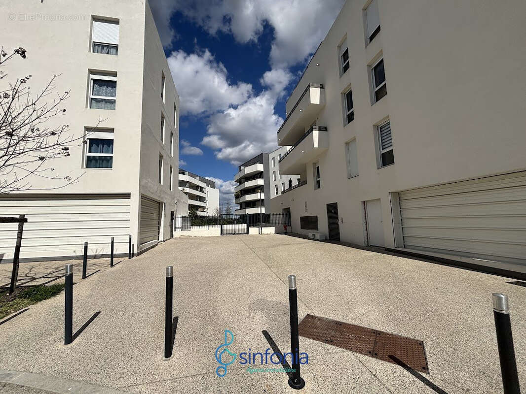 Commerce à JUVIGNAC