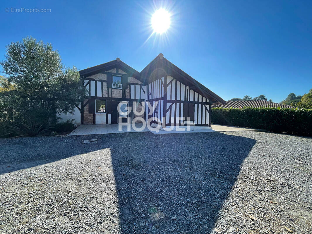 Maison à PARENTIS-EN-BORN