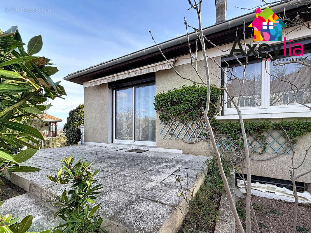 Maison à COMMELLE-VERNAY