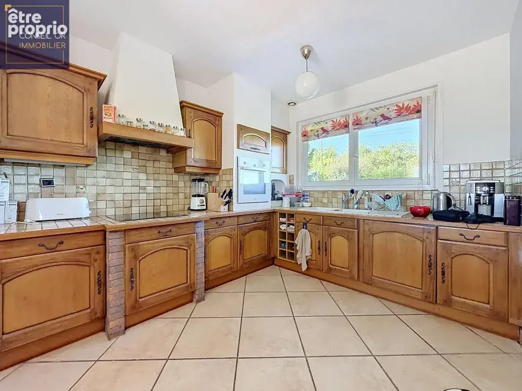 Maison T6 de 200 m² sur terrain de 1081 m² avec vue, au calme - photo 11