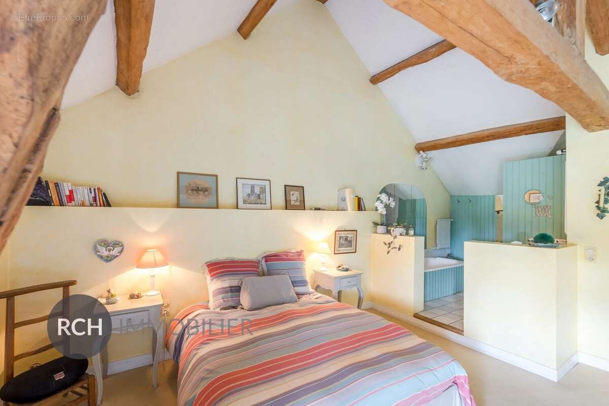 Maison à HOUDAN