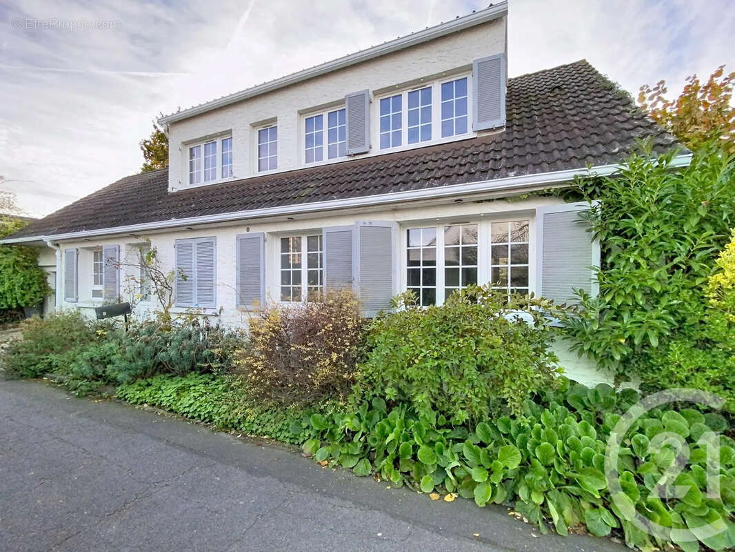 Maison à LE MEE-SUR-SEINE