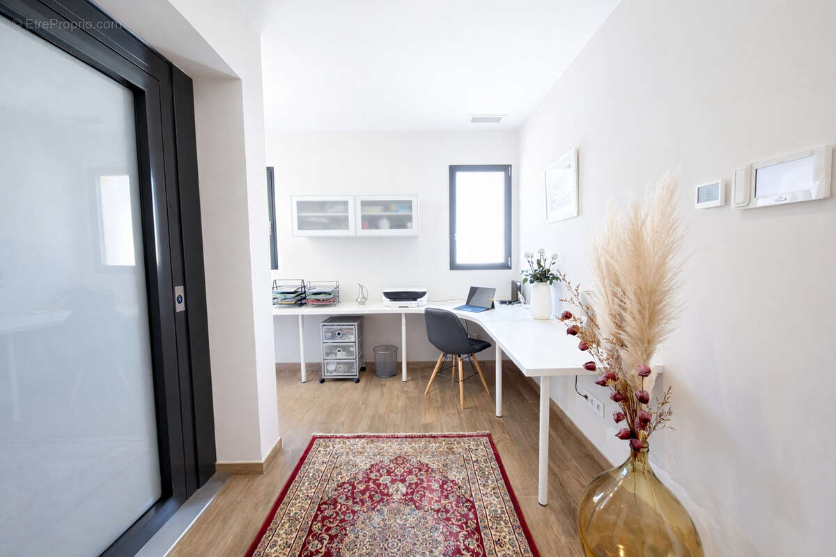 Maison à SAINT-LAURENT-DE-LA-SALANQUE