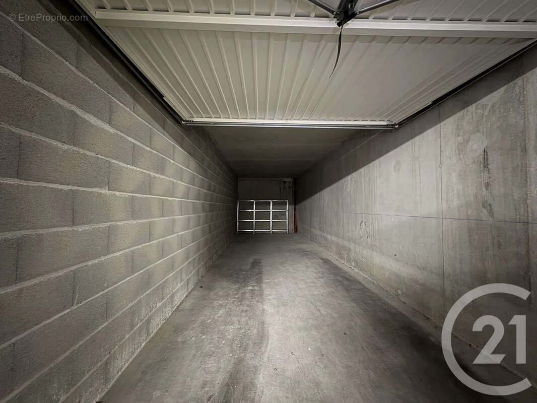 Parking à LYON-9E