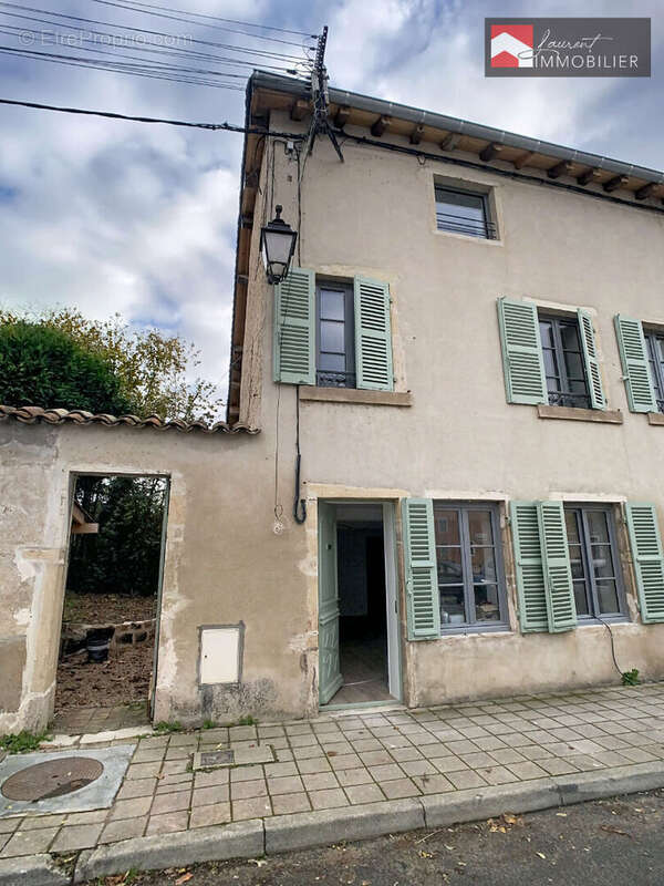 Maison à PONT-DE-VAUX