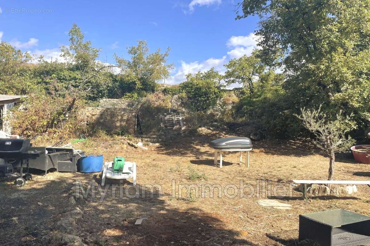 Maison à SAINT-CEZAIRE-SUR-SIAGNE