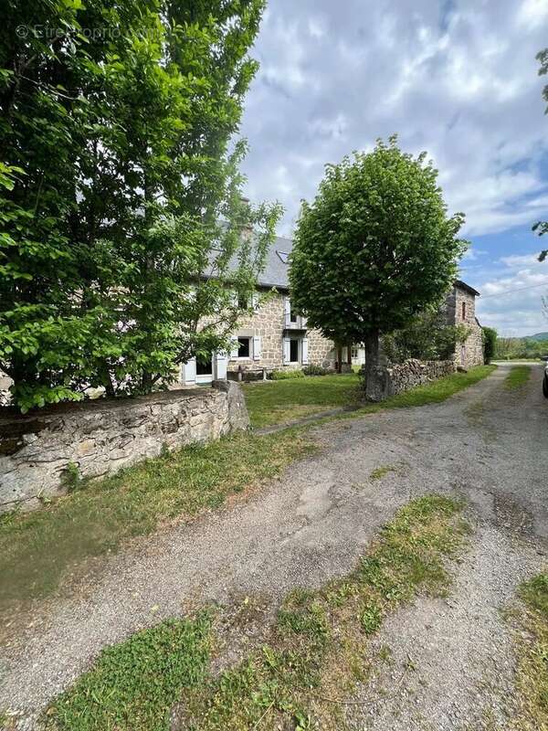 Maison à AUZANCES