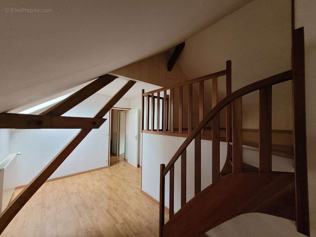 Appartement à THIRON-GARDAIS