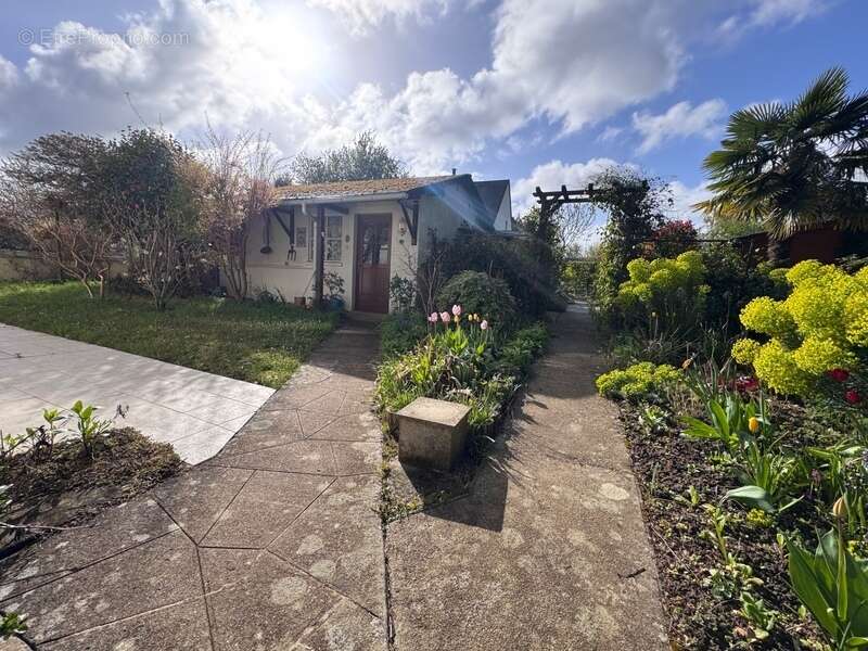 Maison à SAINT-CYR-SUR-LOIRE