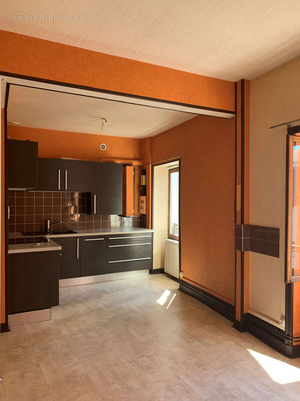 Appartement à AMPLEPUIS