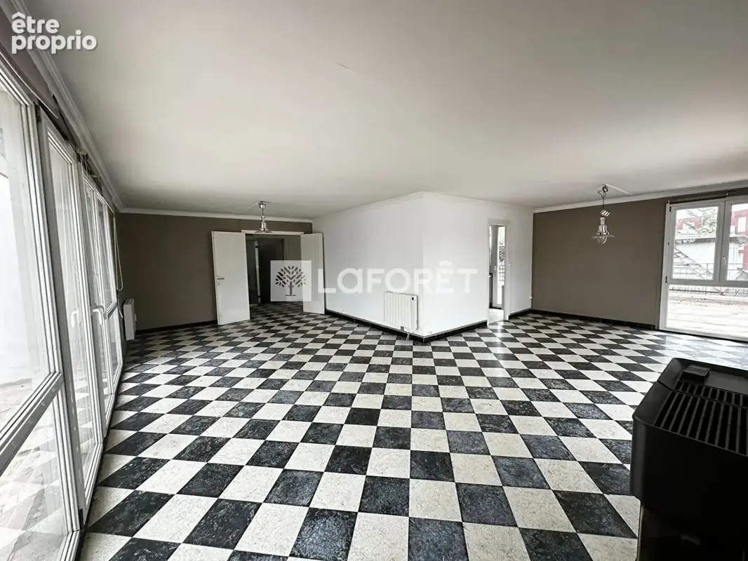 Unique à Douai ! Appt individuel 160 m² - 3 ch, grande terrasse, garage - photo 5