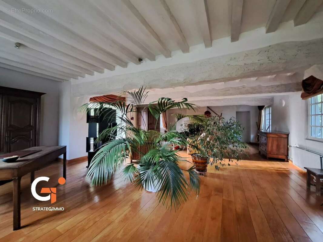 Maison à SAINT-OUEN-DE-THOUBERVILLE