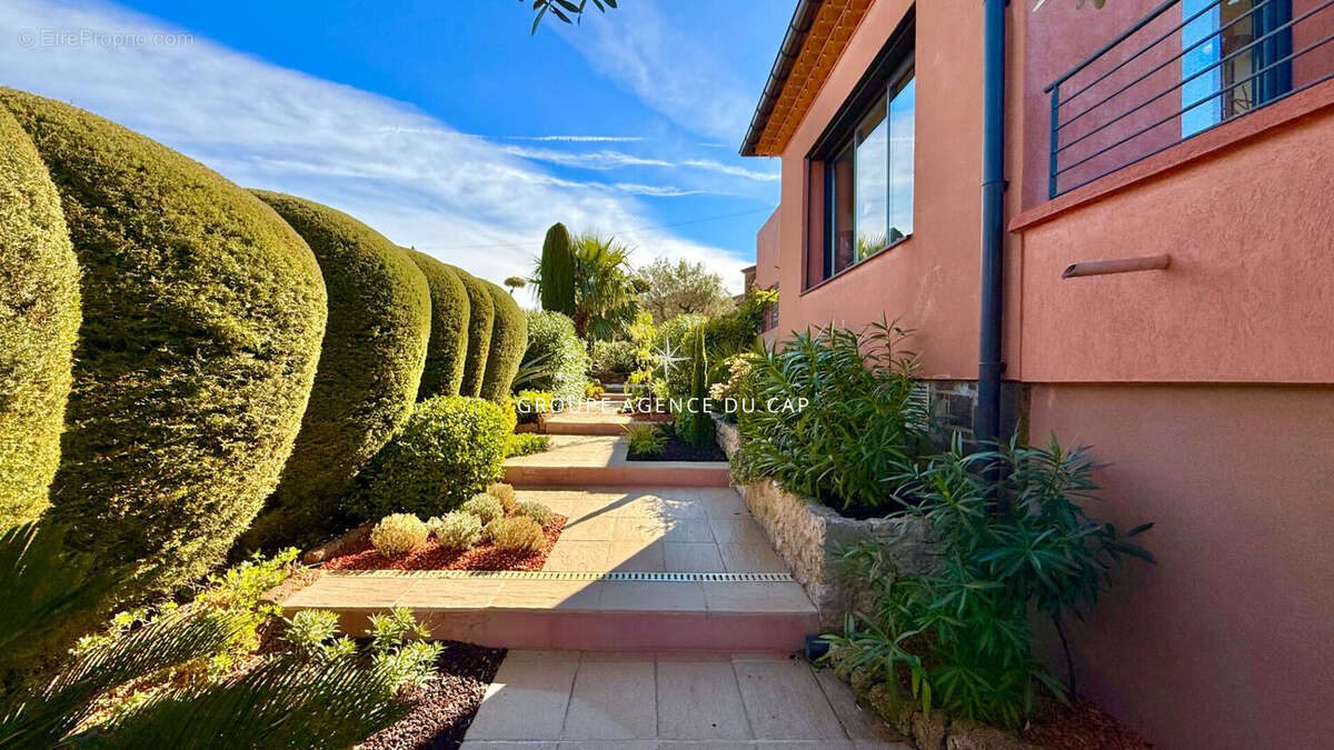 Maison à LES ISSAMBRES