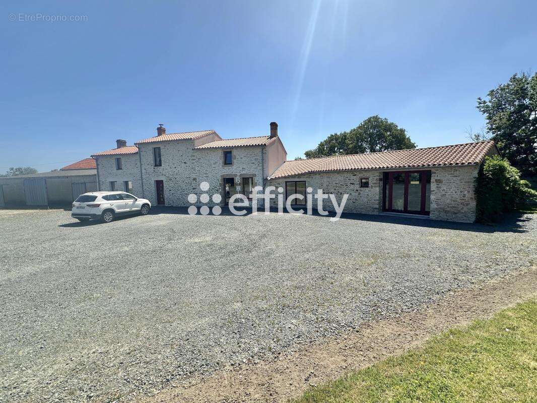 Maison 157 m² à Aigrefeuille-Sur-Maine  - photo 4