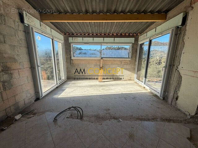 Appartement à L'ESCARENE