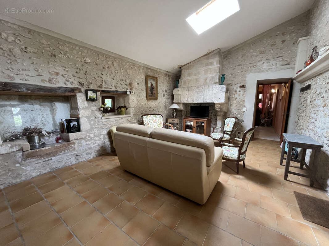 Maison à ROULLET-SAINT-ESTEPHE