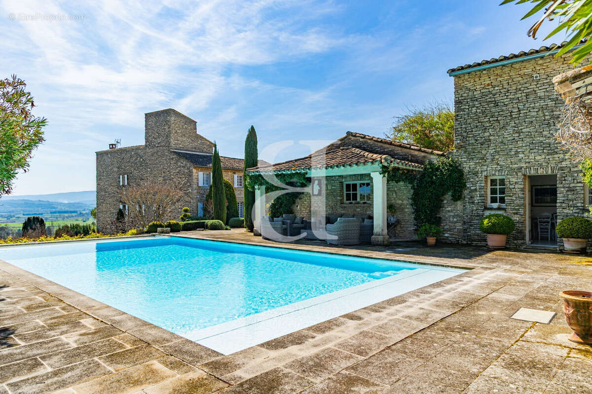 Maison à GORDES