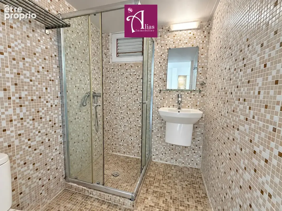 À VENDRE - Villa F4 avec petite piscine + T2 indépendant au Gosier - photo 12